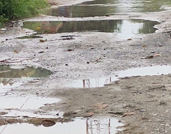 Warga Keluhkan Jalan di Limapuluh Banyak Rusak dan Sering Kebanjiran