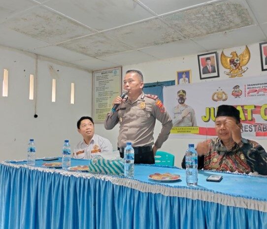 Polrestabes Medan Gelar Jumat Curhat Dengan Warga di Desa Cinta Rakyat