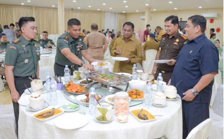 Kunjungi Sergai, Danrem 022/PT Kepincut Ikan Jurung dan Kelapa Pandan