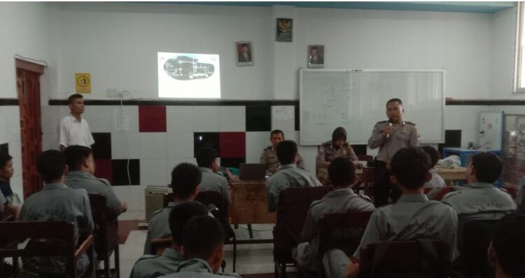  Sosialisasi Bahaya Narkoba, Polrestabes Medan Go To School di SMK Negeri 5