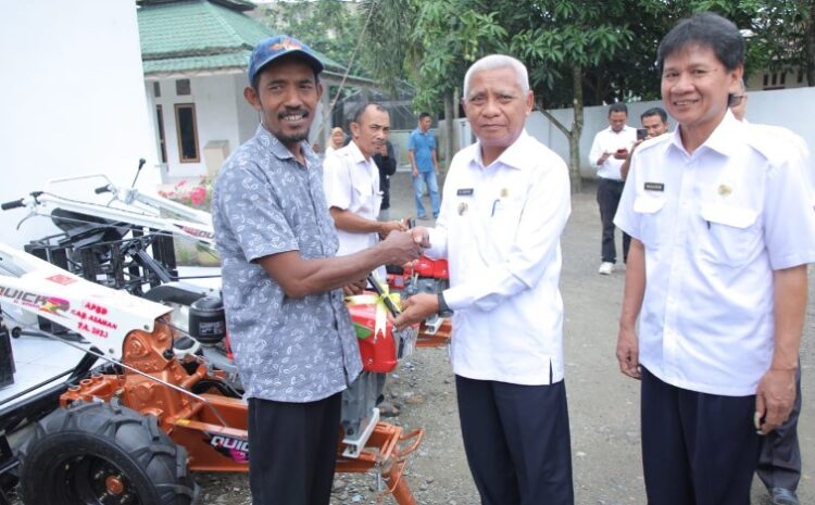  Tingkatkan Swasembada Pangan, Pemkab Asahan Serahkan Bantuan Alat Mesin Pertanian