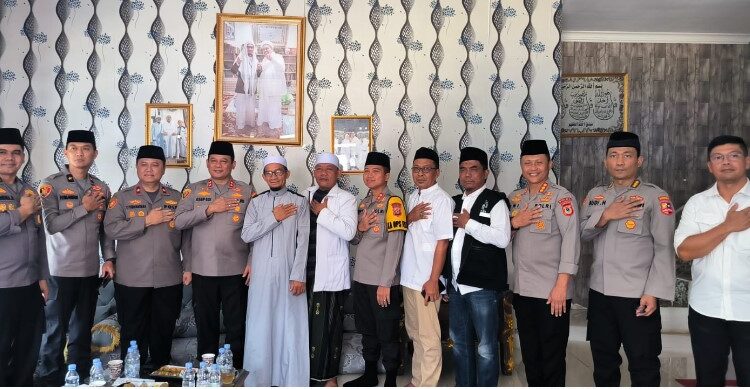  Disambangi Tiga Jenderal Ops NCS, Ketua Ponpes Daarul Falah Ciamis Dukung Polri Wujudkan Pemilu Damai