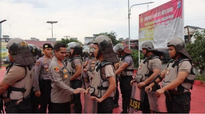 Kapolres Batubara Pimpin Latihan Ton Dalmas dan Berikan Motivasi Tata Cara Pengendalian Massa