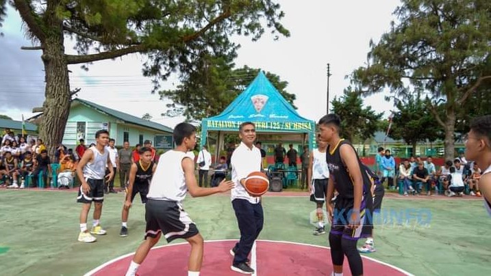  Wabup Karo Buka Turnamen Sepak Bola dan Bola Basket Piala Danyonif 125/Si’Mbisa Cup 2023