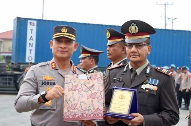 Polres Pelabuhan Belawan Gelar Wisuda Purna Bakti dan Rayakan Ulang Tahun Personil