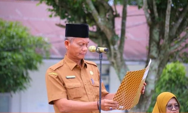 Salam Genre Disampaikan Asisten I Pemerintahan dan Kesra Kabupaten Labuhanbatu Ketika Pimpin Upacara Gabungan