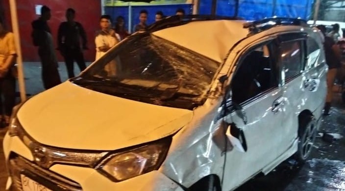  Mobil Calya Terguling di Jalan Kapten Muslim, Pengemudinya Terjepit