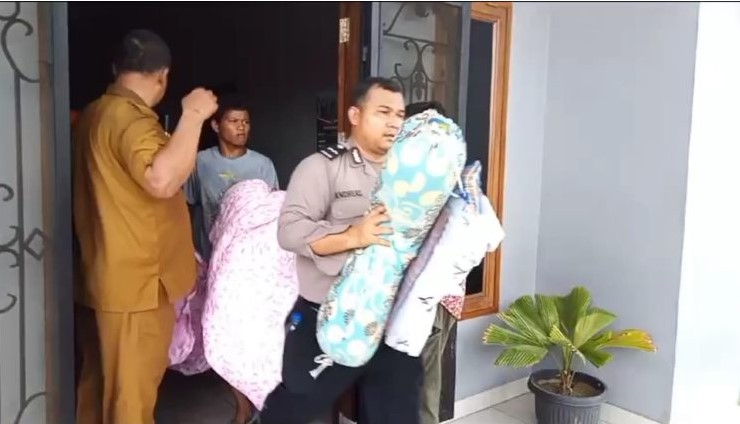 Polres Pelabuhan Belawan Bantu Evakuasi Kebakaran di Kampung Kurnia