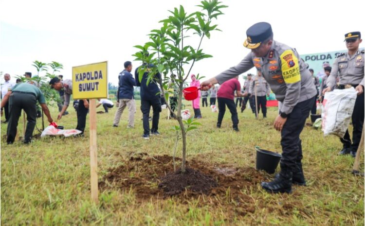  Polda Sumut Tanam 3.200 Pohon