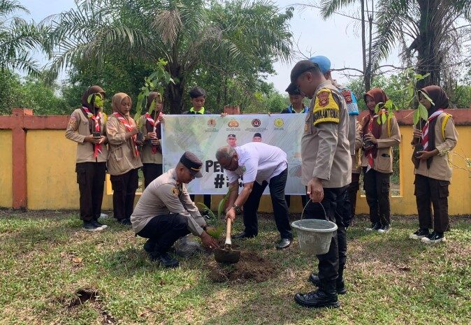  Peduli Lingkungan, Polsek SS III Gelar Kegiatan Penanaman 10 Juta Pohon