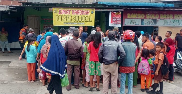  Jumat Barokah, Polsek Sunggal Berbagi Bingkisan