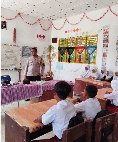  Polsek Panai Tengah Gelar Police Go To School di SD Negeri 09