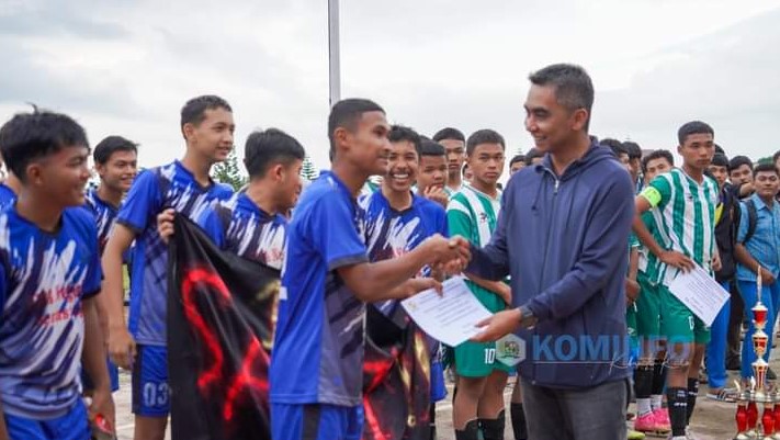  Wakil Bupati Karo Tutup Turnamen Sepakbola Pelajar Tingkat Kabupaten