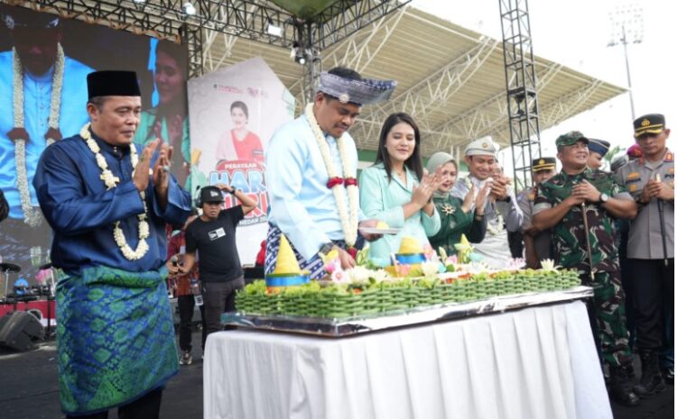 Rayakan Hari Guru, Wali Kota Medan Beri Kado Istimewa Untuk Guru di Kota Medan