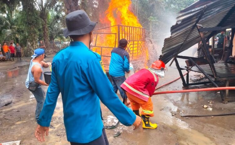  Mobil Pick-up Pengangkut Minyak Terbakar Gara-Gara Supir Merokok