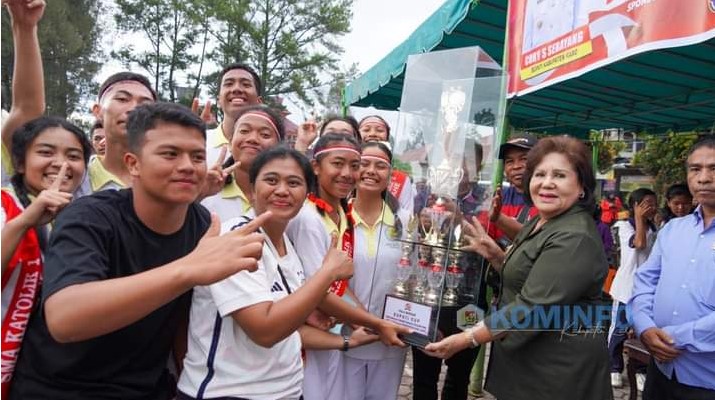  Peringati Hari Guru Ke-78, Kabupaten Karo Gelar Perlombaan Senam Sehat Tingkat SMP, SMA/SMK dan Guru