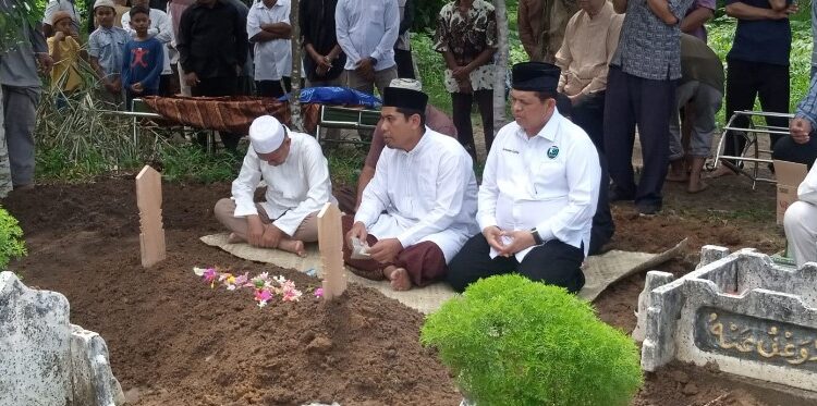 Ikhwan Lubis SH MH Hadiri Pemakaman Mantan Ketua PWI dan Wartawan Senior Batubara