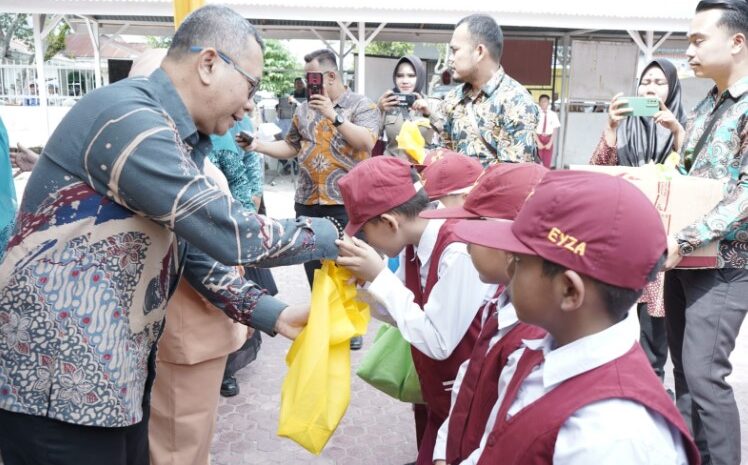  Menyongsong Periode Emas, Pemkab Asahan Beri Makanan Tambahan 500 Anak SD