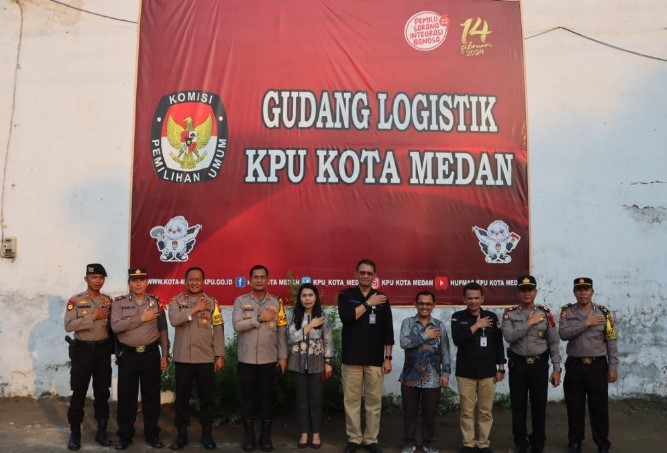 Kapolres Pelabuhan Belawan dan Delegasi KPU RI Cek Gudang Logistik KPU Kota Medan