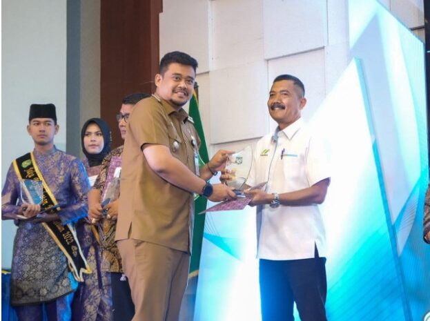  Bobby Nasution Berikan CSR Award pada Perusahaan CSR Terbesar dan Berkala