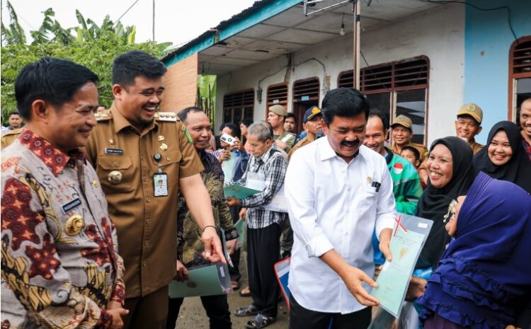 Bersama Bobby Nasution Serahkan Sertifikat Tanah, Menteri ATR/BPN Targetkan 2024 Medan Kota Lengkap