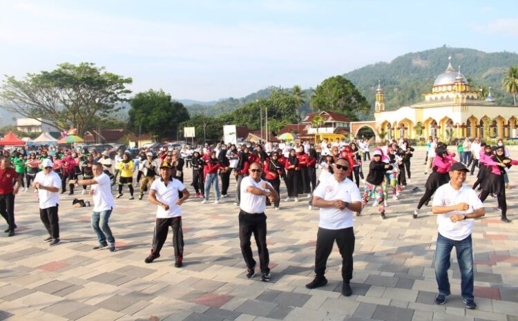 Letkol Alzaki Bersama Prajurit & Persit Kodim 1311 Morowali Ikuti Senam Masal Hari Bakti PUPR Ke-78 dan Hut Morowali Ke-24