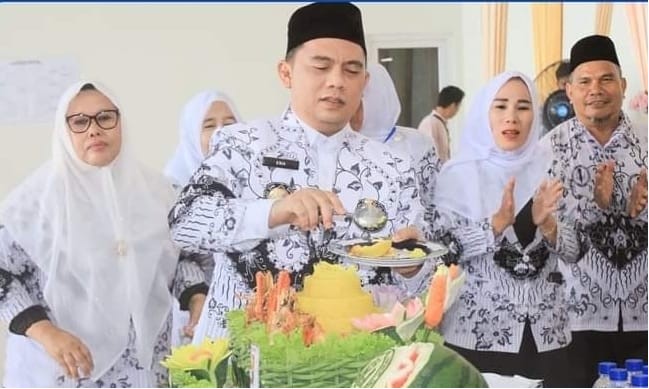 Di Perayaan HGN-PGRI Ke-78, Bupati Labuhanbatu Berikan Kado Istimewa