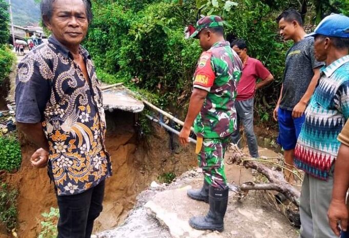  Jalan Penghubung Desa Laulingga-Buluhpancur Juhar Karo Putus, Perekonomian Warga Lumpuh