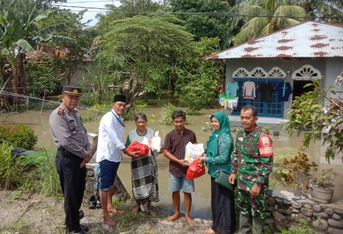 Antisipasi Peningkatan Curah Hujan, Kapolsek Lima Puluh Monitoring Debit Air Sungai Titi Nibung