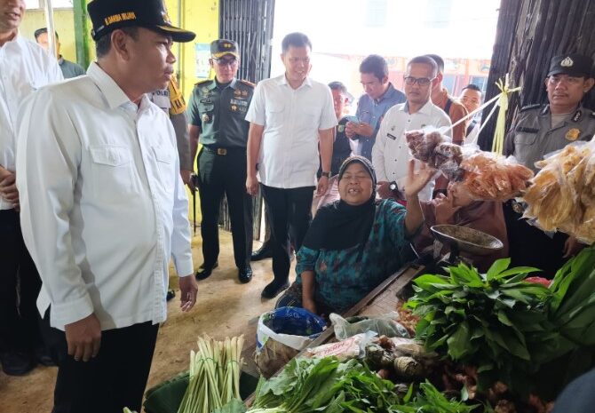  Forkopimda Sergai Tinjau Pasar Rakyat Sei Rampah Cek Ketersediaan Stok Pangan Jelang Nataru