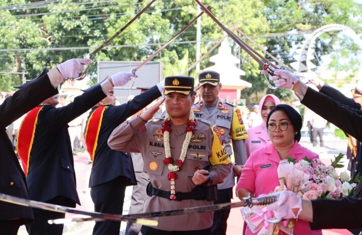  Disambut Pedang Pora, AKBP Dr Brenhard L Malau SIK MH Tiba di Mapolres Labuhanbatu