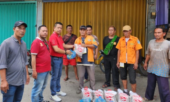  Jumat Barokah Pewarta Terus Berlanjut, Kali Ini Berbagi Sembako ke Juru Parkir dan Penjaga Malam