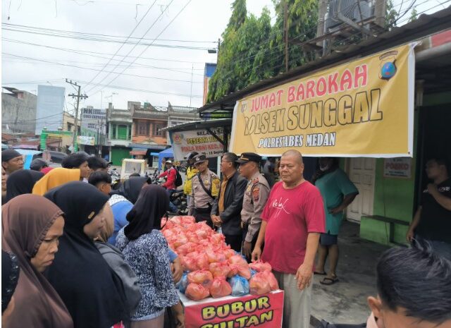 Jumat Barokah Polsek Sunggal, Berbagi Makanan Gratis ke Masyarakat