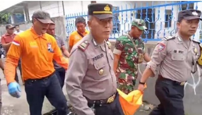 Ditemukan Tewas Bersimbah Darah, Polsek Medan Labuhan Evakuasi Jenazah Rusmiati