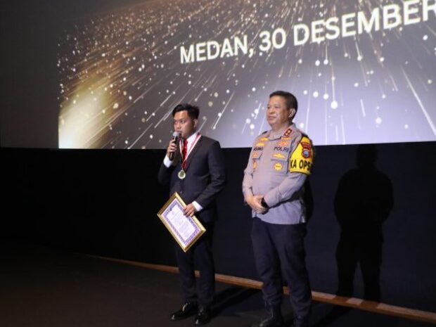 23 Anggota Polri dan TNI Terima Piagam Penghargaan, Kapoldasu Ajak Nonton Bareng Film Karya Sendiri “Medan Maju” dan Film Aquaman