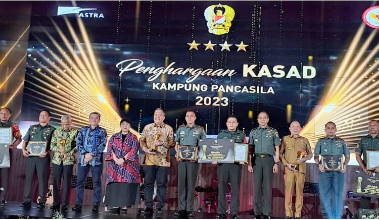  Wakil Bupati Asahan Terima Penghargaan KASAD Kampung Pancasila 2023