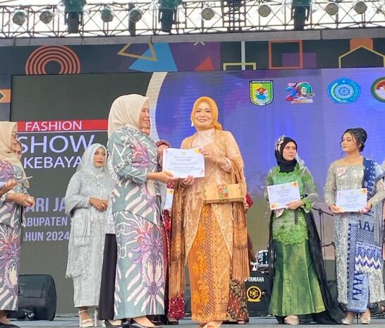 Fashion Show Kebaya Meriahkan Hari Jadi Ke-20 Kabupaten Sergai