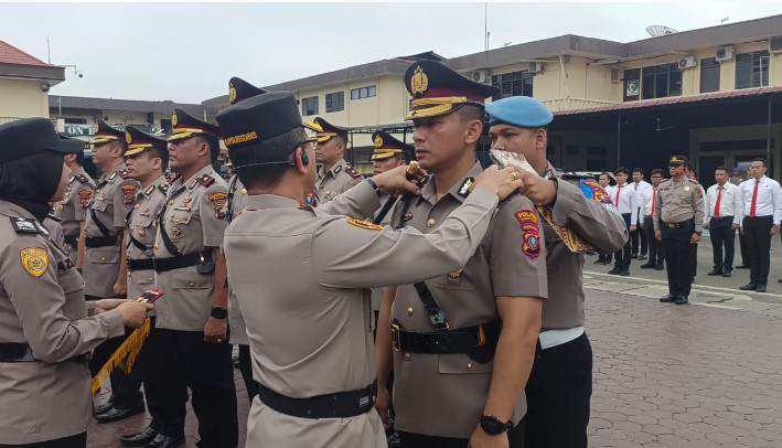 Kapolrestabes Medan Pimpin Upacara Sertijab Kasat Reskrim dan 6 Kapolsek Sejajaran