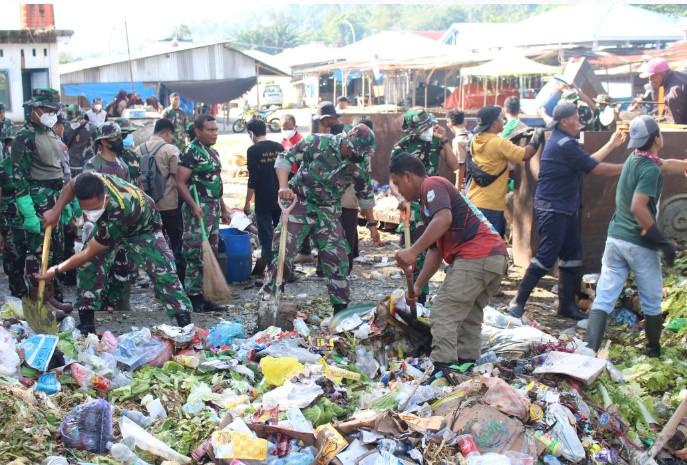 TNI AD Manunggal, Kodim 1311 Bersama Unsur Forkopimda dan Masyarakat Morowali Gelar Aksi Bersih-Bersih Lingkungan