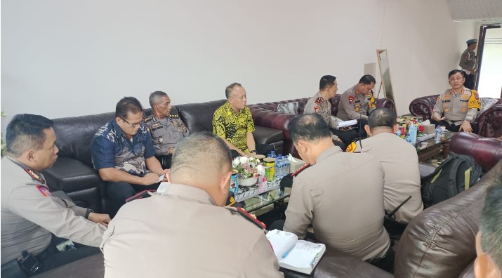  Sampaikan Pesan Kamtibmas, Kapolrestabes Medan Laksanakan Rapat Anev dan Coffee Morning Bersama PJU