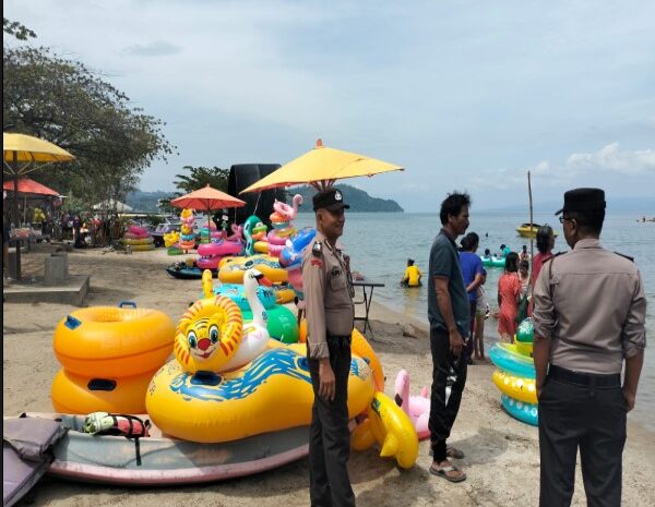  Polsek Balige Kawal Keselamatan Pengunjung Pantai Bulbul