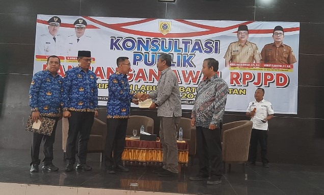 Bupati Labusel Hadiri Acara Konsultasi Publik Rancangan Awal RPJPD Tahun 2025-2045