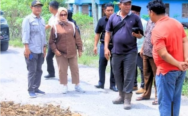  Gandeng 9 Perusahaan Perkebunan Lokal, Plt Bupati Labuhanbatu Tinjau Jalan Rusak di 3 Kecamatan