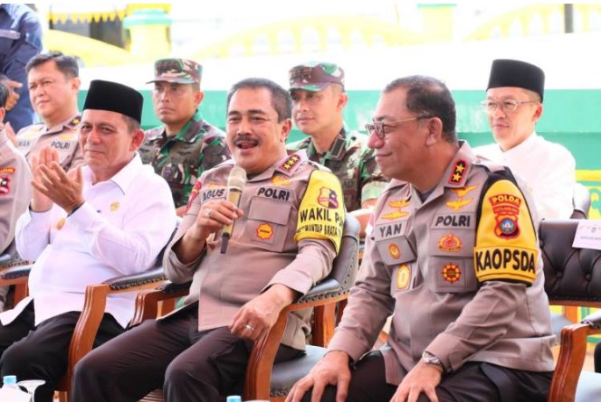 Wakapolri Hadiri Jumat Curhat dan Salurkan Bansos di Pulau Penyengat