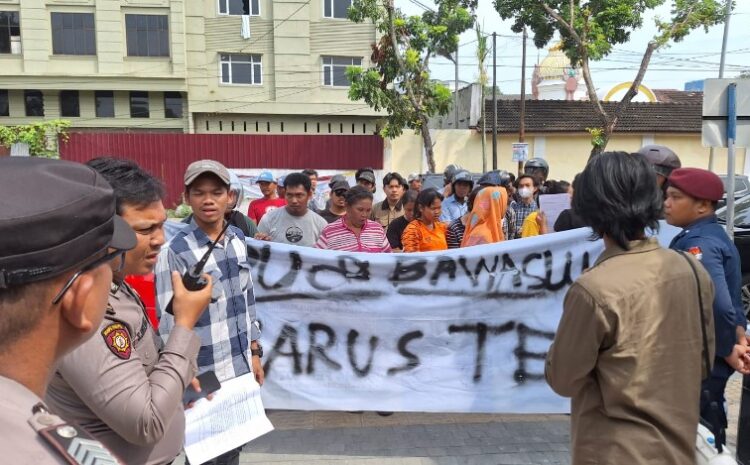 Ratusan Mahasiswa dan Masyarakat Tuntut Penindakan Oknum PPK – Caleg Dapil 5 Terindikasi Curang