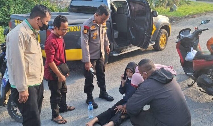 Kasat Samapta Polres Pelabuhan Belawan Respon Cepat Bantu Korban Kecelakaan