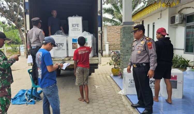 Satgas OMB Toba Kawal Kotak Suara Tebing Syahbandar ke Gudang Logistik KPU Sergai