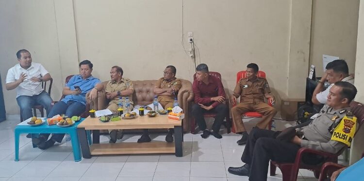  Kapolsek Labuhan Ruku Hadiri Musyawarah Masyarakat Dengan Pihak PT Matra Abadi Sawit Sejati