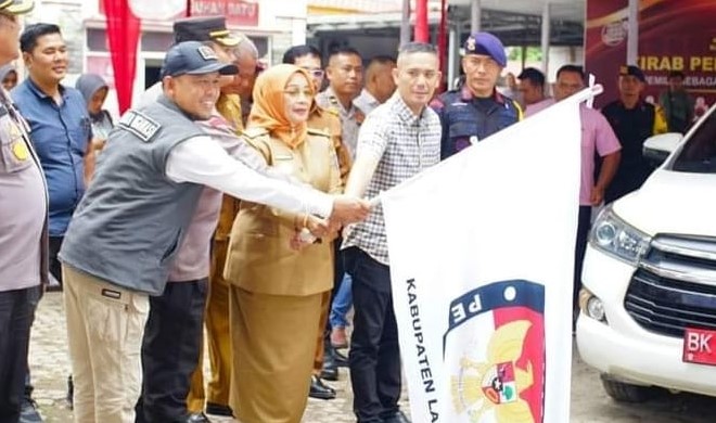 Plt Bupati Labuhanbatu Lepas Pemberangkatan Hasil Rekapitulasi Perolehan Suara Pemilu 2024