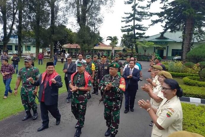 Sekdakab Karo Sambut Mayjen TNI Edy Sutrisno Tinjau TMMD Ke-119